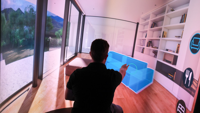 Möbel können durch Handbewegungen neu aufgestellt werden. (Bild: P. Steinlechner/Golem.de)