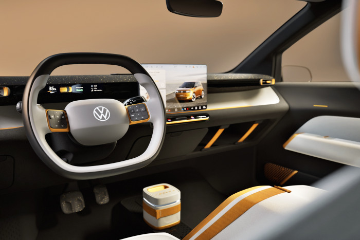 Auf dem Lenkrad befinden sich zahlreiche Bedienelemente. (Foto: VW)