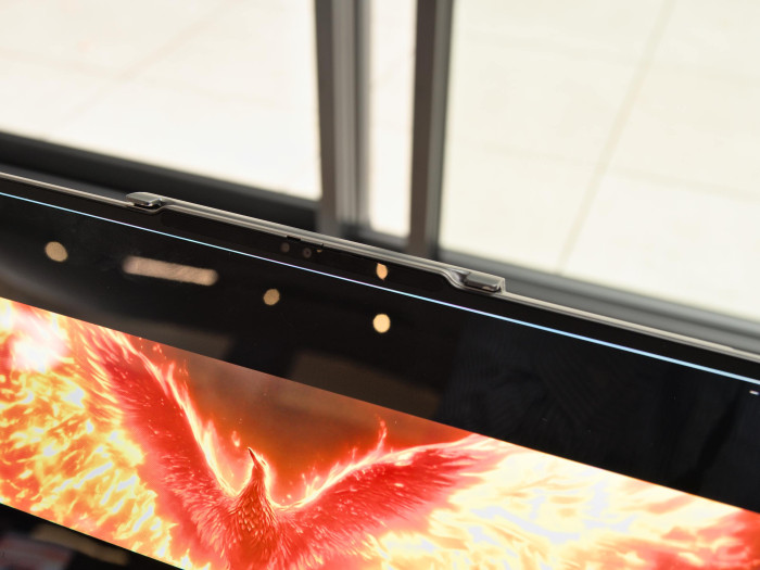 Das Display wird über den Magic-Bay-Anschluss befestigt. (Bild: Martin Wolf/Golem.de)