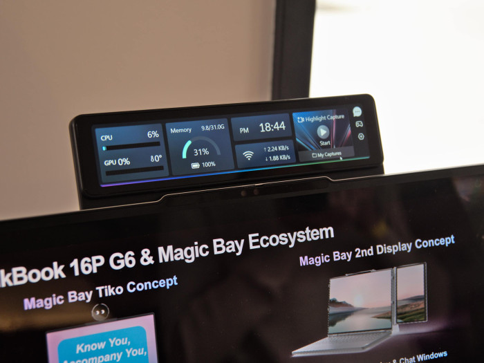 Codename Tiko Pro ist ein etwas ausgefeilteres KI-Assistenten-Konzept in Form eines kleinen Zusatzdisplays. (Bild: Martin Wolf/Golem.de)