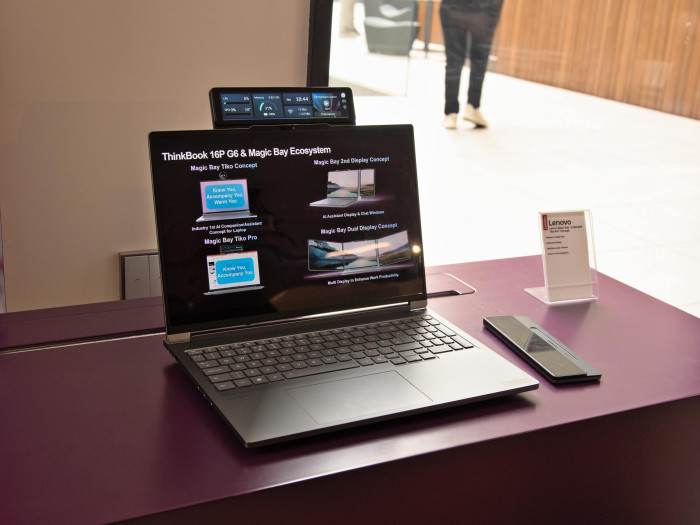 Mit Tiko Pro können Nutzer unter anderem Gespräche transkribieren und zahlreiche Systeminformationen anzeigen lassen. (Bild: Martin Wolf/Golem.de)