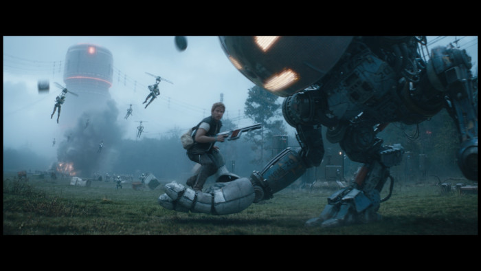 Chris Pratt als Keats in einer der wenigen größeren Actionszenen. (Bild: Netflix)