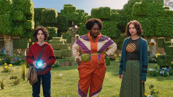 Wie drei entgeisterte Besucher einer Freizeitparkattraktion zum Durchwandern. (Bild: Warner Bros.)