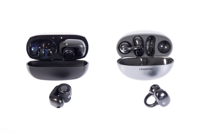 Links Boses Ultra Open Earbuds mit Laddetui, rechts Huaweis Freeclip mit Ladeetui (Bild: Martin Wolf/Golem.de)