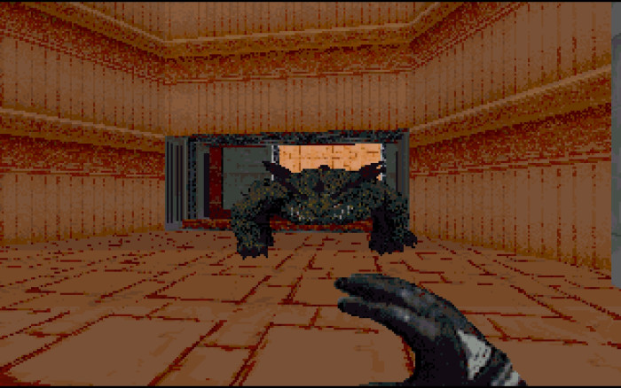 Mensch gegen Monster: Diesen Kell-Drachen muss Kyle mit bloßen Händen zu Fall bringen. (Bild: Nightdive Studios / Screenshot: Medienagentur Plassma)