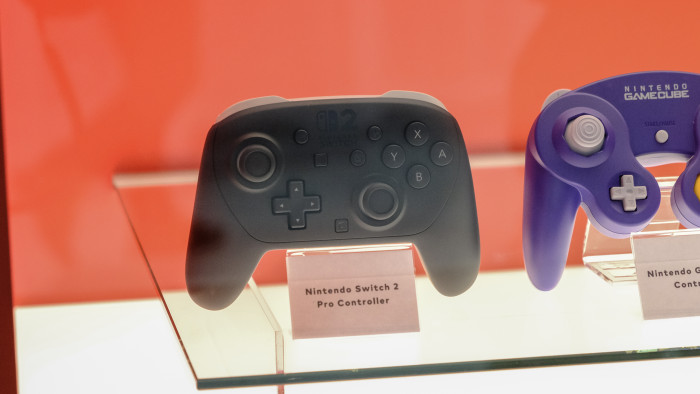 Der Pro Controller für die Switch 2 hat sich kaum verändert. (Bild: Oliver Nickel/Golem.de)
