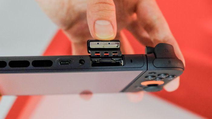 Game-Cartridge-Halterung an der gewohnten Stelle (Bild: Oliver Nickel/Golem.de)