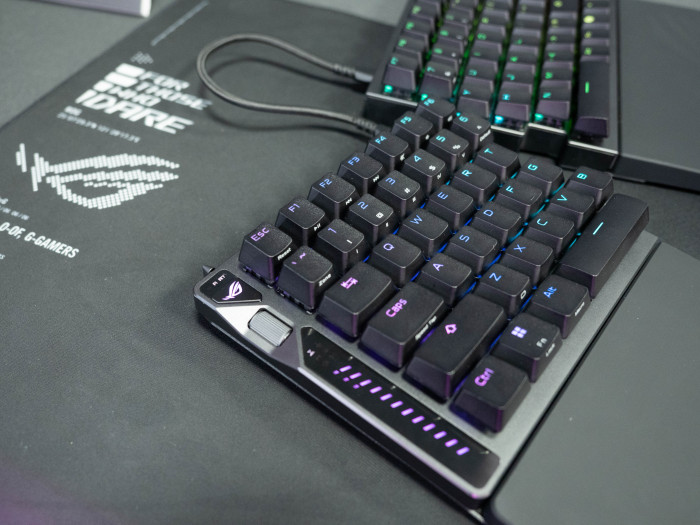 An der linken Seite befindet sich ein Medienrad.