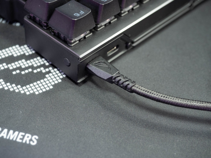 Die Anbindung ist per Kabel, Bluetooth und Funk möglich.