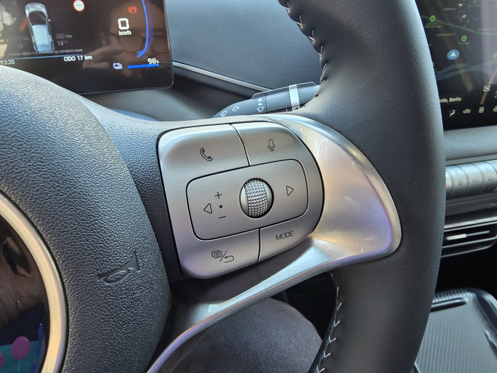 Die Beschriftung der Bedienelemente ist gut. (Bild: Tobias Költzsch/Golem.de)