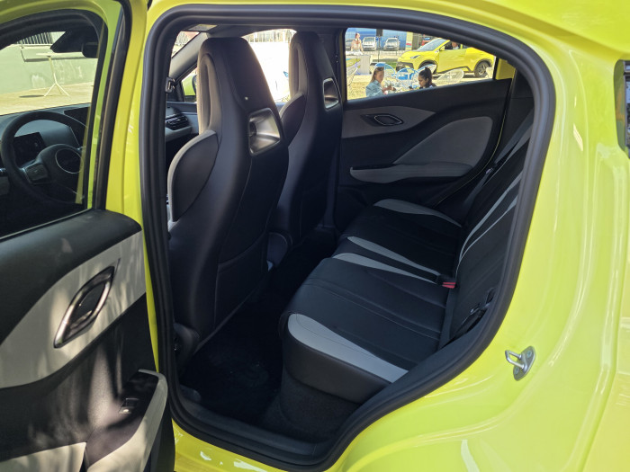 Auf den Rücksitzen ist ausreichend Platz. (Bild: Tobias Költzsch/Golem.de)