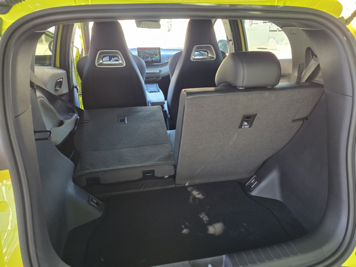 Die Rückbank lässt sich teilweise ...