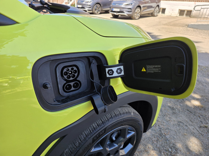 Der Dolphin Surf kann je nach Ausstattungsvariante mit bis zu 85 Kilowatt geladen werden. (Bild: Tobias Költzsch/Golem.de)