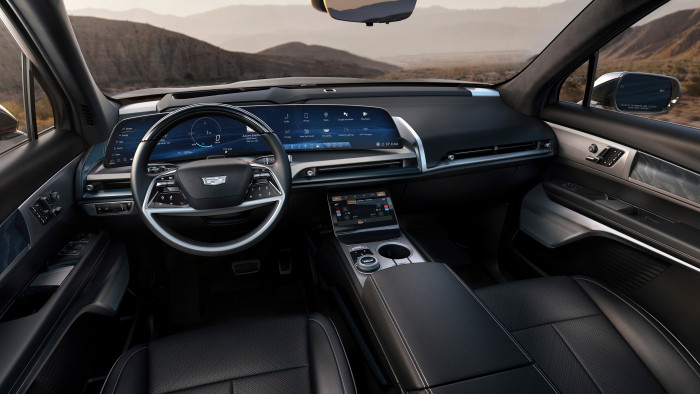 Im Cockpit ist ein breites Display eingebaut. (Bild: Cadillac)