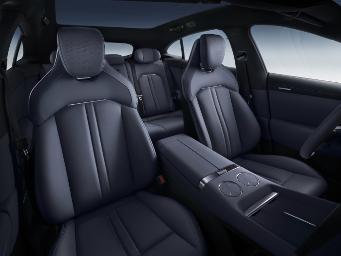 Der Innenraum des YU7 in Schwarz (Bild: Xiaomi)