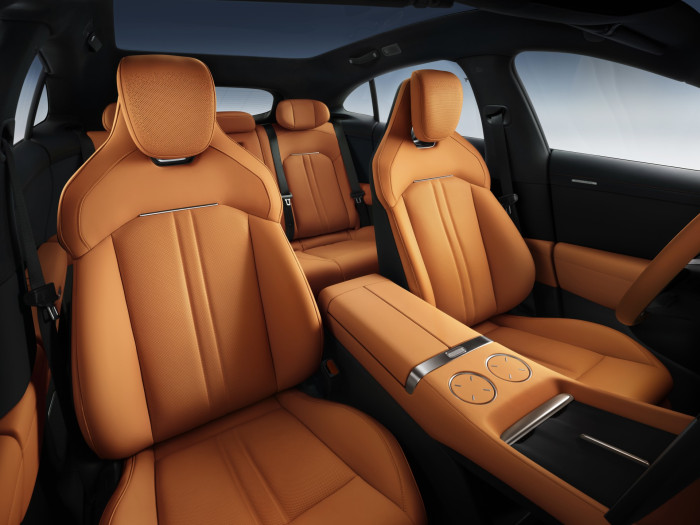 Der Innenraum des YU7 in Kupfer (Bild: Xiaomi)