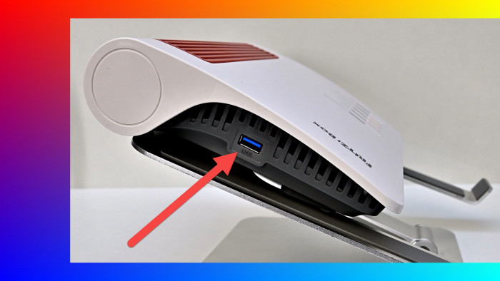 Der blaue USB-3-Port der Fritzbox 4690 (Bild: Harald Karcher)