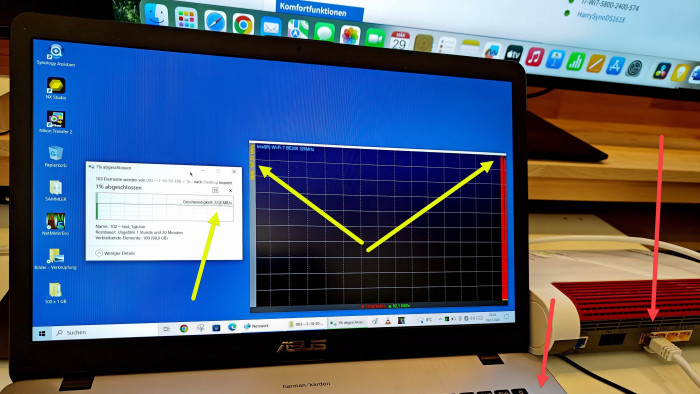 2,4-GHz-WLAN-Speed-Test zwischen dem Wi-Fi-7-Laptop (links) und der Wi-Fi-7-Fritzbox 4690 (rechts) (Bild: Harald Karcher)