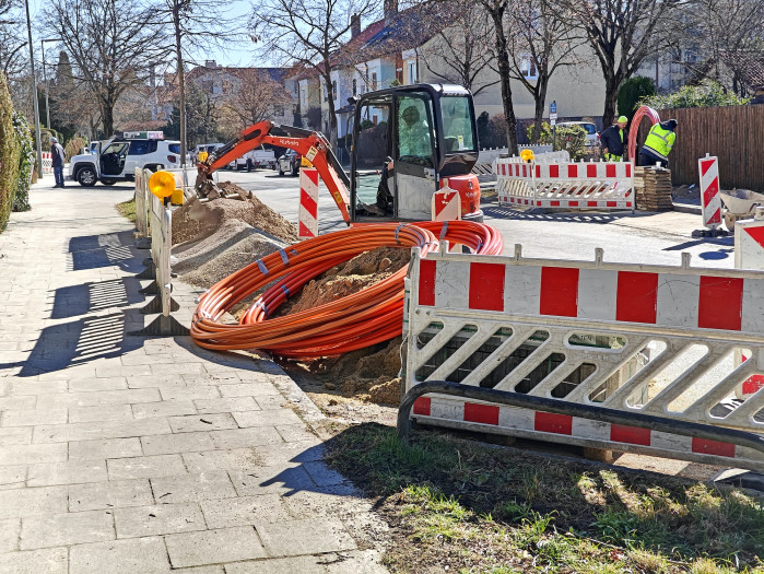 Bei vielen potenziellen Fiber-Kunden müssen die Glasfaserkabel erst noch verlegt werden. (Bild: Harald Karcher)