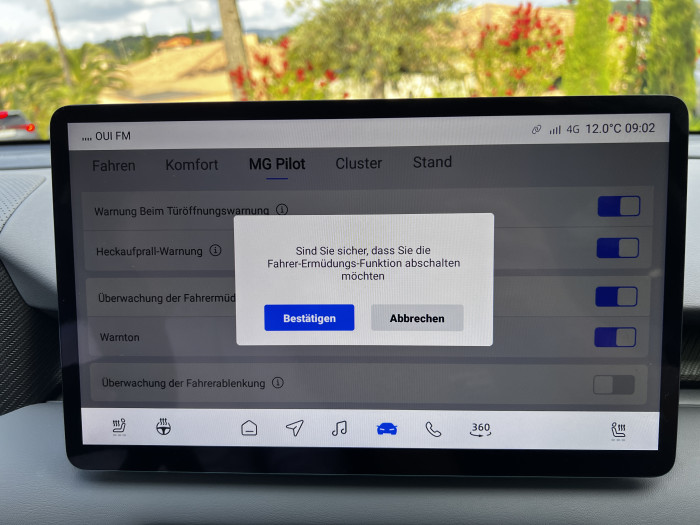 Im Menüpunkt MG Pilot lassen sich unerwünschte Assistenten wie der Tempolimitwarner, Spurhalter oder die Überwachung der Fahrermüdigkeit abschalten. (Foto: Dirk Kunde)