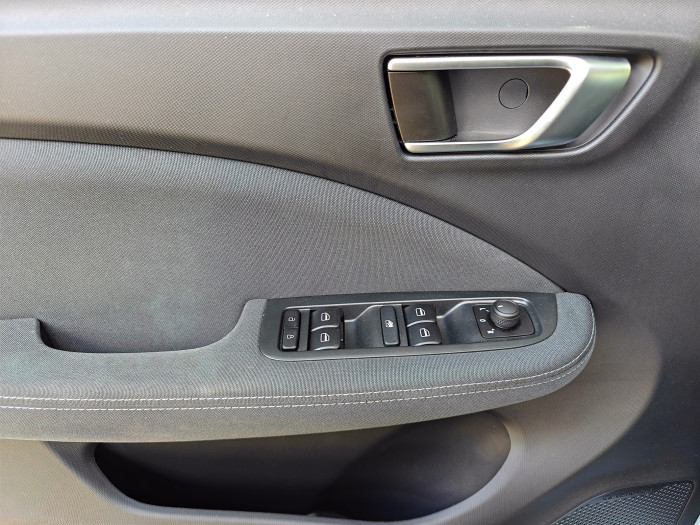 Der T03 hat vorn und hinten elektrische Fensterheber, auch die Außenspiegel lassen sich elektrisch einstellen. (Bild: Martin Wolf/Golem.de)