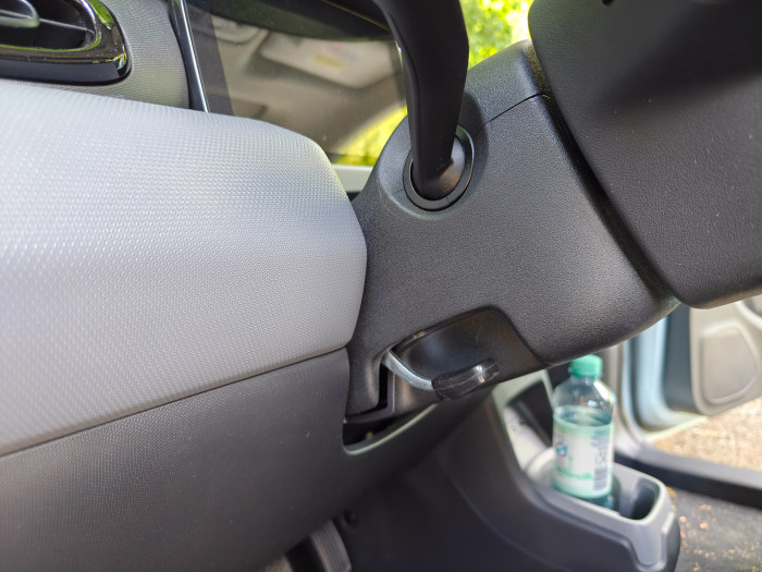 Das Lenkrad lässt sich in der Höhe verstellen. (Bild: Martin Wolf/Golem.de)