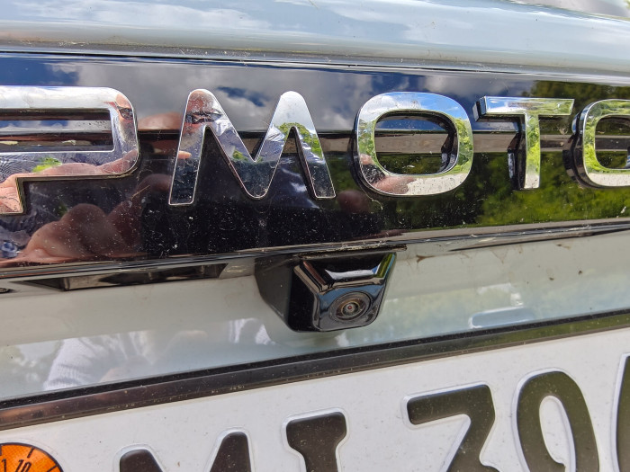 Eine Kamera sorgt beim Rückwärtsfahren für klare Sicht. (Bild: Martin Wolf/Golem.de)