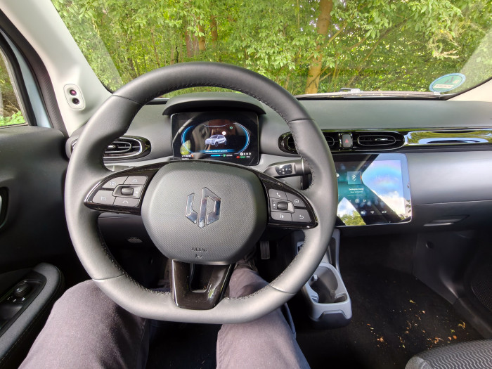 Auffällig ist, dass die Displays im T03 relativ stark spiegeln. (Bild: Martin Wolf/Golem.de)