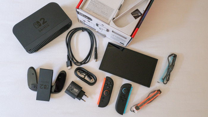 Der Packung der Switch 2 liegen alle benötigten Kabel bei. (Bild: Steinlechner / Golem.de)