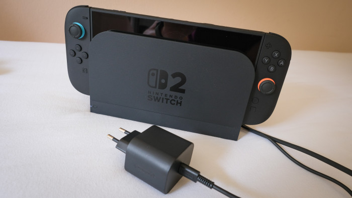 Das Netzteil wird von Nintendo mitgeliefert. (Bild: Steinlechner / Golem.de)