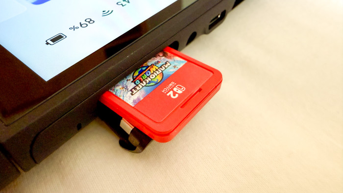 Oben rechts befindet sich der Slot für Cartridges. (Bild: Steinlechner / Golem.de)