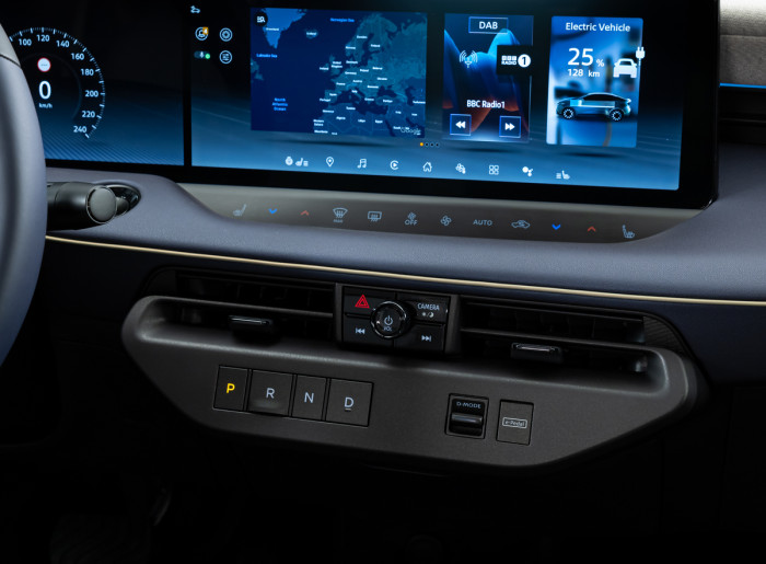 Unter anderem die Klimasteuerung kann über separate Buttons bedient werden. (Bild: Nissan)