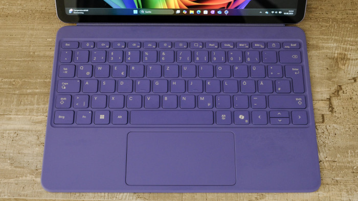 Das neue Tastaturcover ist eine merkliche Verbesserung. (Bild: Oliver Nickel/Golem.de)