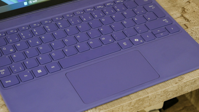 Das neue Tastaturcover ist eine merkliche Verbesserung. (Bild: Oliver Nickel/Golem.de)