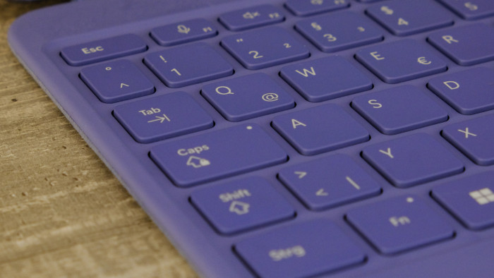 Das neue Tastaturcover ist eine merkliche Verbesserung. (Bild: Oliver Nickel/Golem.de)