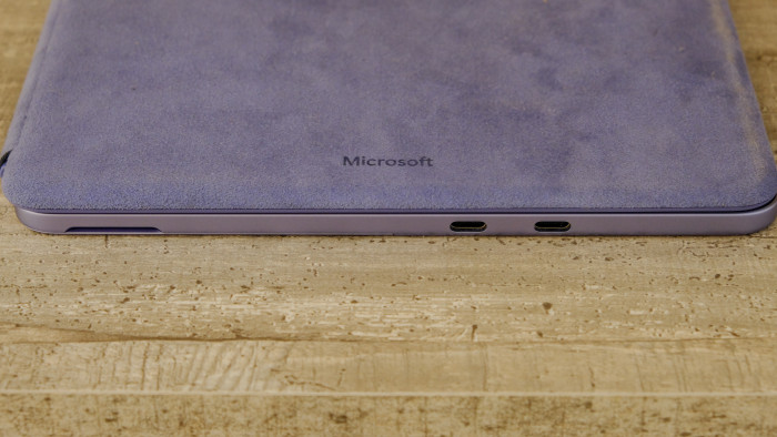 Das Cover ist wieder aus Filzmaterial hergestellt. (Bild: Oliver Nickel/Golem.de)