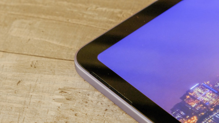 Die abgerundeten Displaykanten erinnern an das iPad. (Bild: Oliver Nickel/Golem.de)