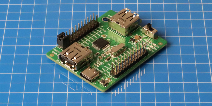 Der CH32V203 bringt eine Menge Schnittstellen mit - darunter zweimal USB. (Bild: Johannes Hiltscher/Golem.de)