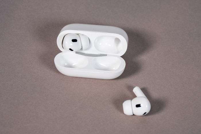 Apples Airpods Pro 2 (Bild: Martin Wolf/Golem.de)
