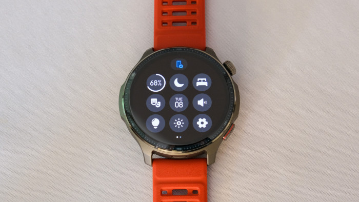 Mit einem Wisch gelangen wir zum Kontrollzentrum. (Bild: Steinlechner/Golem.de)