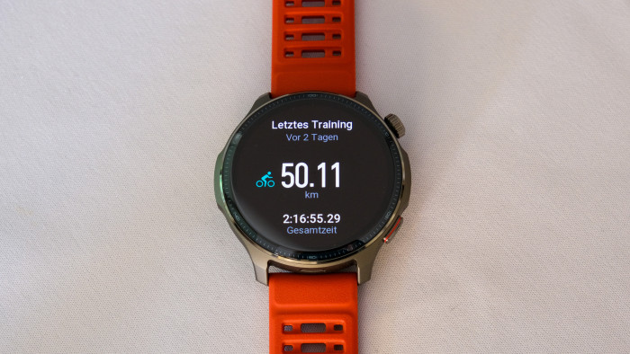 Auch auf der Uhr haben wir Zugriff auf aktuelle Trainings, einfacher ist das aber in der App. (Bild: Steinlechner/Golem.de)