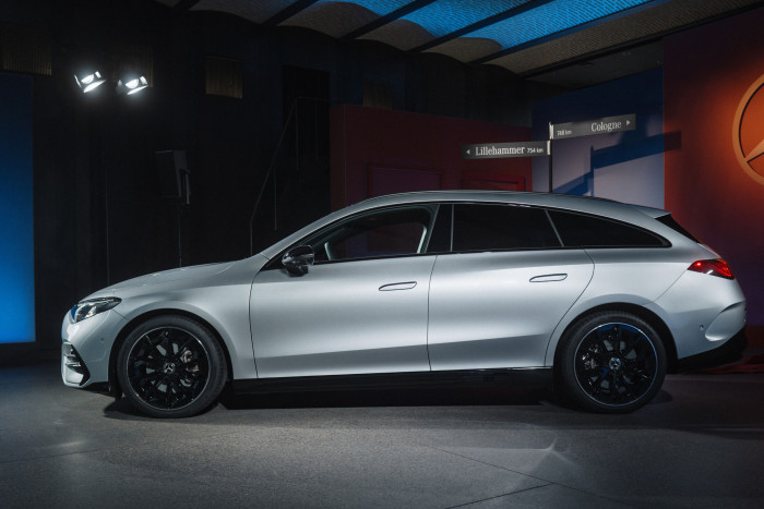 Im Vergleich zum bisherigen CLA ist die neue Elektroversion 3,5 cm länger und damit 4,72 m lang. (Foto: Mercedes-Benz)