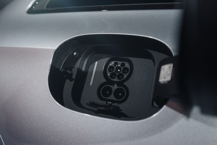 Die 800-Volt-Technik ermöglicht eine Ladeleistung von bis zu 320 Kilowatt (kW). (Foto: Mercedes-Benz)