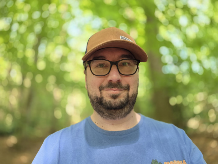 Die rückseitigen Kameras lassen sich mithilfe des Außendisplays auch für Selbstporträts nutzen. (Bild: Tobias Költzsch/Golem.de)