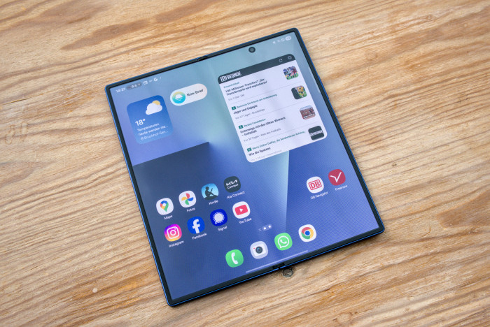 Das Galaxy Z Fold 7 hat einen 8 Zoll großen Innenbildschirm mit unauffälligem Falz. (Bild: Tobias Költzsch/Golem.de)