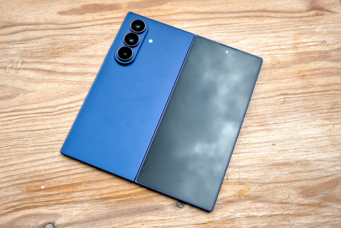 Das Fold 7 ist breiter als alle Vorgänger. (Bild: Tobias Költzsch/Golem.de)