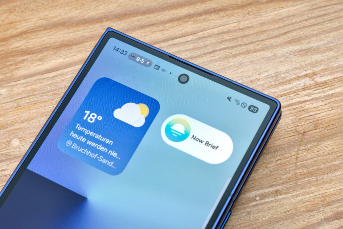 Auch im Frontdisplay ist eine Kamera verbaut. (Bild: Tobias Költzsch/Golem.de)