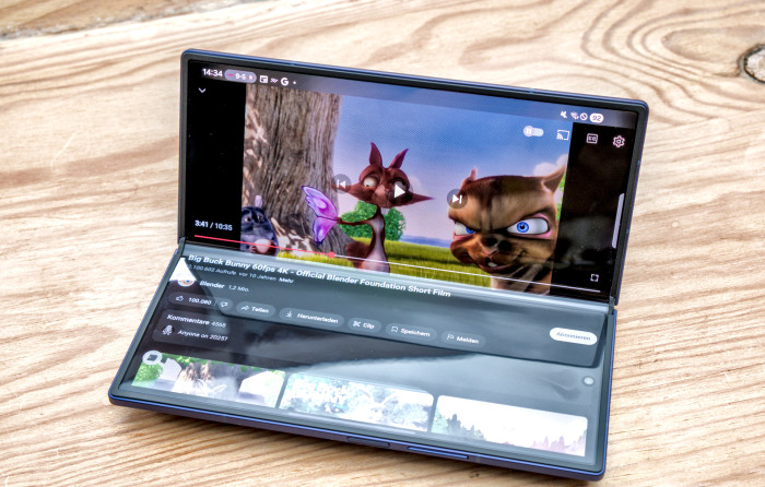 Der innere Bildschirm lässt sich vielfältig verwenden. (Bild: Tobias Költzsch/Golem.de)