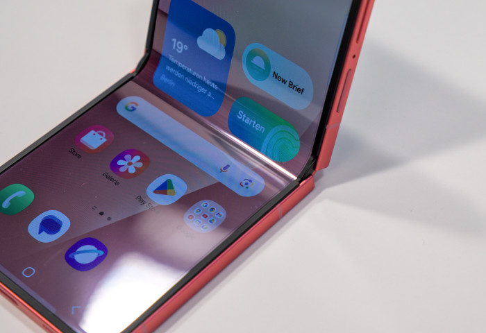 Das faltbare Innendisplay des Flip 7 (Bild: Tobias Költzsch/Golem.de)