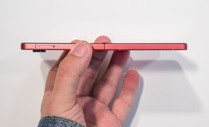 Das Flip 7 hingegen ist plan, wenn wir es öffnen. (Bild: Tobias Költzsch/Golem.de)